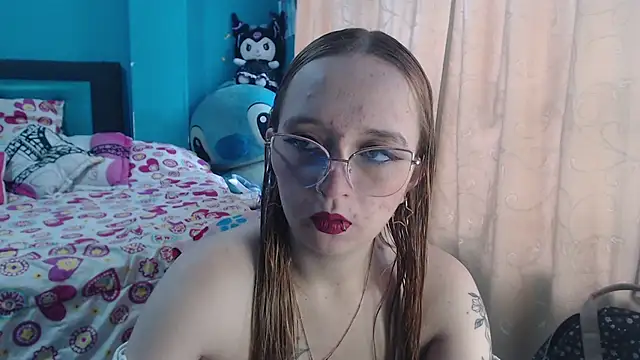 Snapshot of Liaroberts1 chatting on 03.05.25 Liaroberts1 online show from 03.05.25