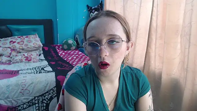 Snapshot of Liaroberts1 chatting on 03.18.25 Liaroberts1 online show from 03.18.25