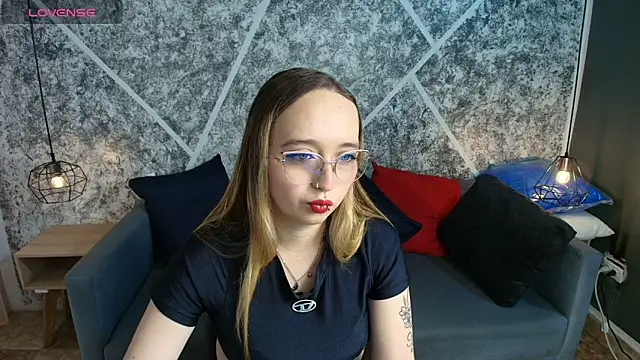 Liaroberts1 online show from 06.04.26