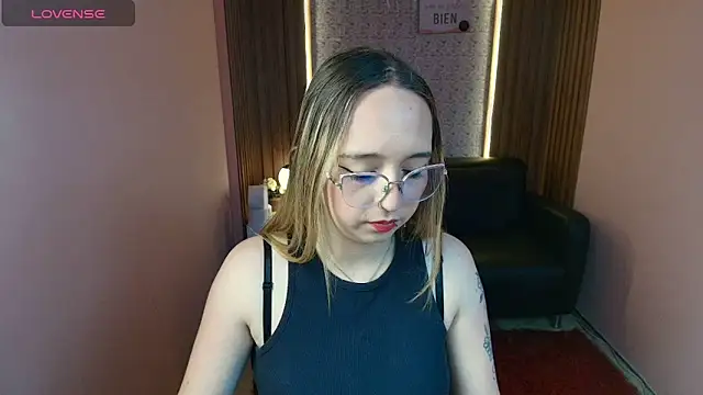 Liaroberts1 online show from 06.09.26