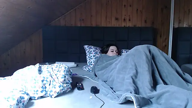 BoeseMoni1998 online show from 02.15.25