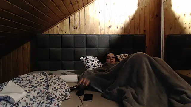 BoeseMoni1998 online show from 02.18.25