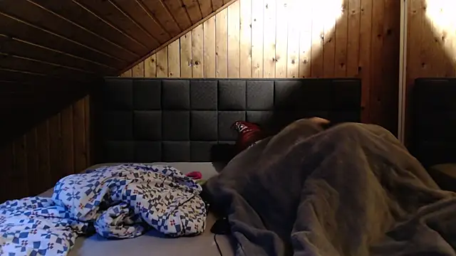 BoeseMoni1998 online show from 02.19.25