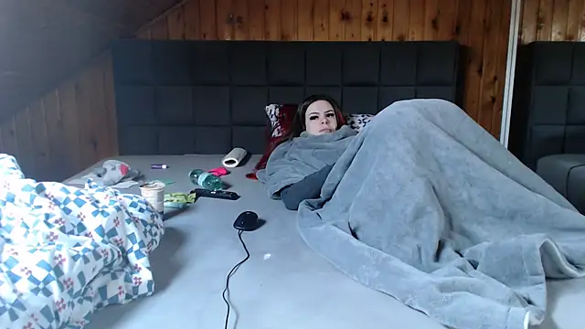 BoeseMoni1998 online show from 02.20.25