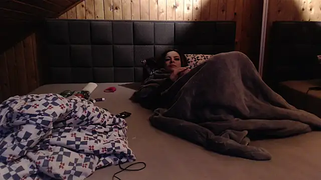 BoeseMoni1998 online show from 02.20.25