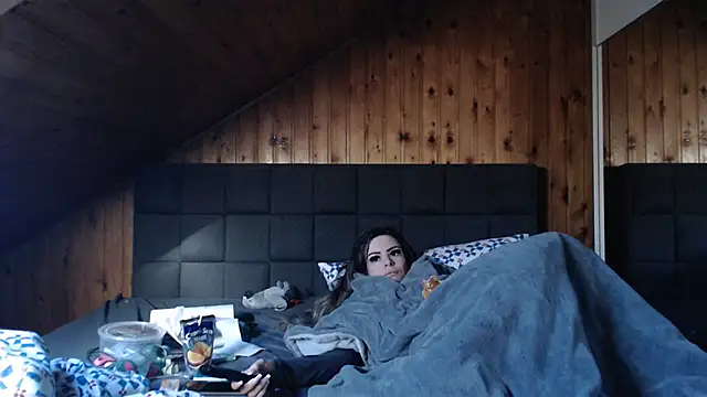 BoeseMoni1998 online show from 03.21.25