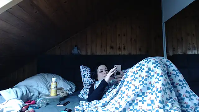 BoeseMoni1998 online show from 10.21.25