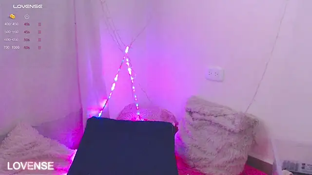 Snapshot of PamelaDoouce chatting on 02.14.25 PamelaDoouce online show from 02.14.25