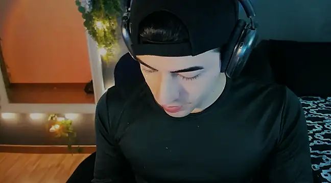 Snapshot of newjeff chatting on 03.15.25 newjeff online show from 03.15.25