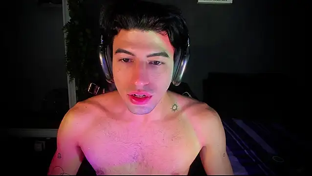 Snapshot of newjeff chatting on 10.18.25 newjeff online show from 10.18.25