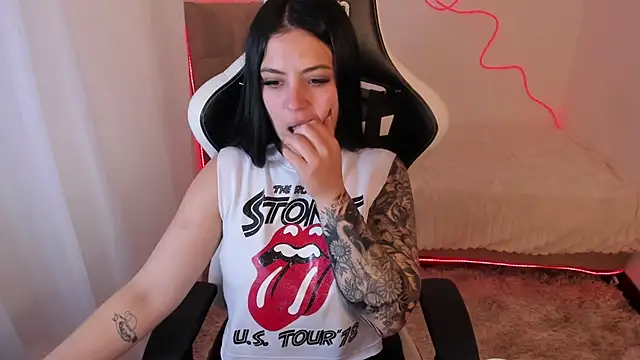 Snapshot of Victoryyy_ chatting on 09.20.25 Victoryyy online show from 09.20.25