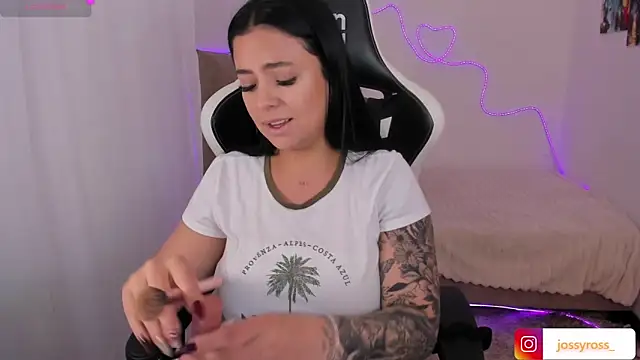 Snapshot of Victoryyy_ chatting on 10.20.25 Victoryyy online show from 10.20.25