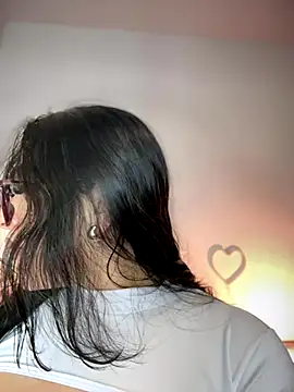 Snapshot of KatteWise chatting on 10.28.25 KatteWise online show from 10.28.25