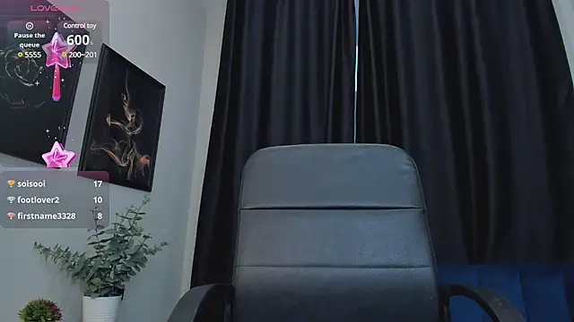 Snapshot of EvaSelin chatting on 01.14.25 EvaSelin online show from 01.14.25