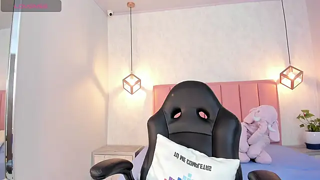 SUNNYCYRUS online show from 02.12.25