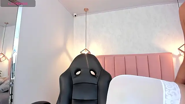 SUNNYCYRUS online show from 03.03.25