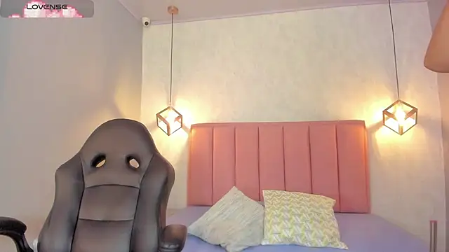 SUNNYCYRUS online show from 11.06.25