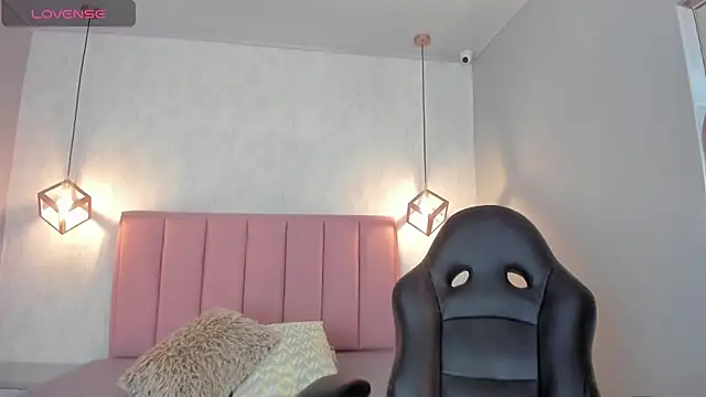 SUNNYCYRUS online show from 11.08.25