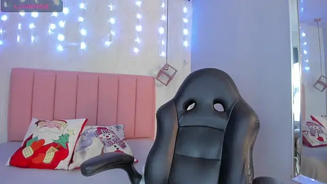 SUNNYCYRUS online show from 12.19.25