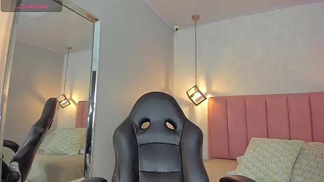 SUNNYCYRUS online show from 03.06.26