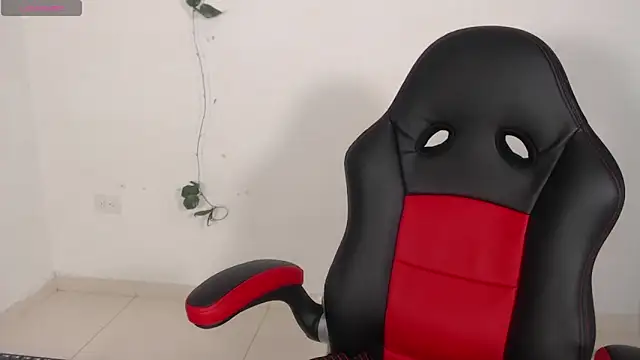 Snapshot of evelin_999_ chatting on 01.05.25 evelin 999 online show from 01.05.25