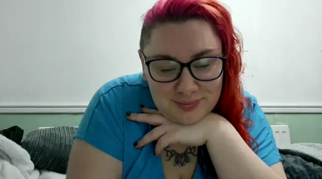 Snapshot of Bustycurves chatting on 12.12.24 Bustycurves online show from 12.12.24