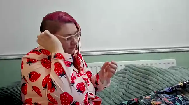 Snapshot of Bustycurves chatting on 12.19.24 Bustycurves online show from 12.19.24