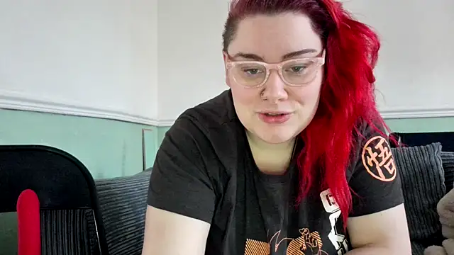 Snapshot of Bustycurves chatting on 01.24.25 Bustycurves online show from 01.24.25