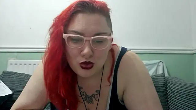 Snapshot of Bustycurves chatting on 02.14.25 Bustycurves online show from 02.14.25