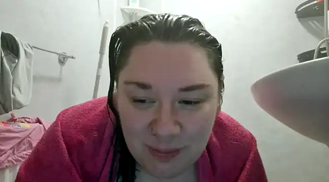 Snapshot of Bustycurves chatting on 03.22.25 Bustycurves online show from 03.22.25