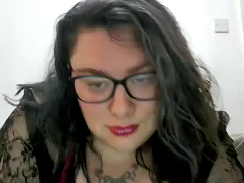 Snapshot of Bustycurves chatting on 09.27.25 Bustycurves online show from 09.27.25