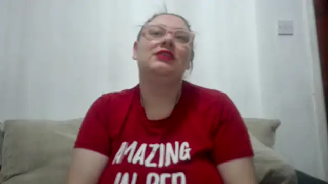 Snapshot of Bustycurves chatting on 10.25.25 Bustycurves online show from 10.25.25