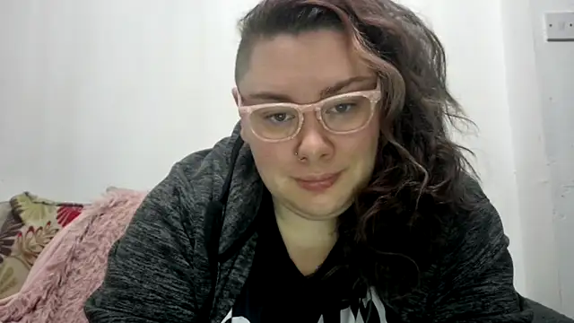 Snapshot of Bustycurves chatting on 11.19.25 Bustycurves online show from 11.19.25