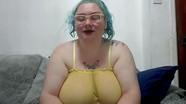 Snapshot of Bustycurves chatting on 07.17.26 Bustycurves online show from 07.17.26