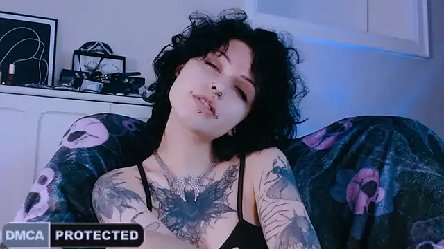 Snapshot of NaughtyLittleFox chatting on 06.12.26 NaughtyLittleFox online show from 06.12.26