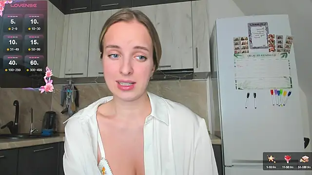 Snapshot of violet_blue_eyes chatting on 12.18.24 violet blue eyes online show from 12.18.24