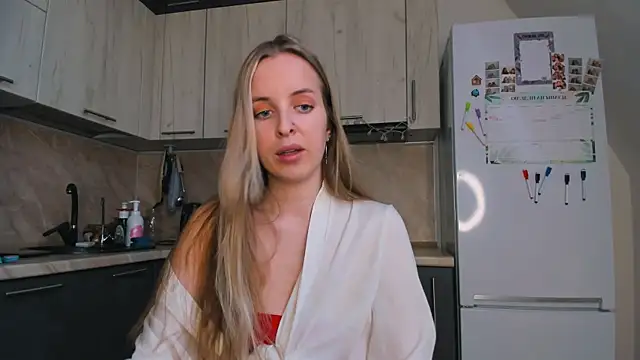 Snapshot of violet_blue_eyes chatting on 02.06.25 violet blue eyes online show from 02.06.25