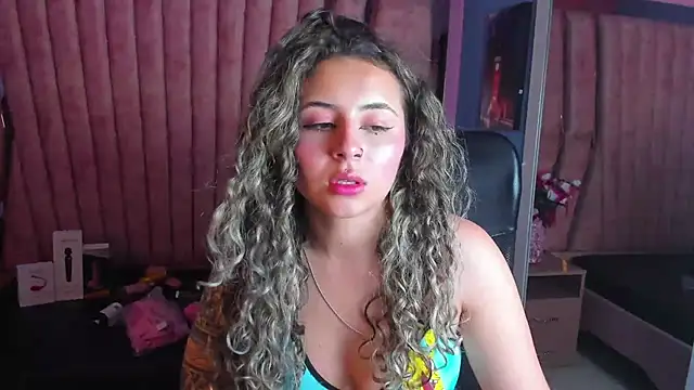 Snapshot of celeste_blue69 chatting on 02.08.25 celeste blue69 online show from 02.08.25