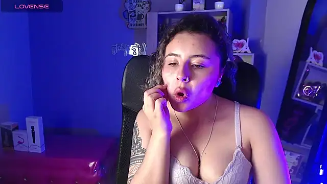 Snapshot of celeste_blue69 chatting on 03.11.25 celeste blue69 online show from 03.11.25