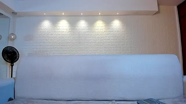 violet scott online show from 03.03.25