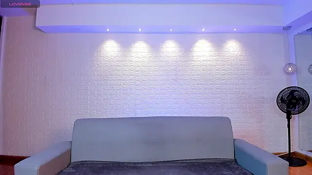 violet scott online show from 03.04.25