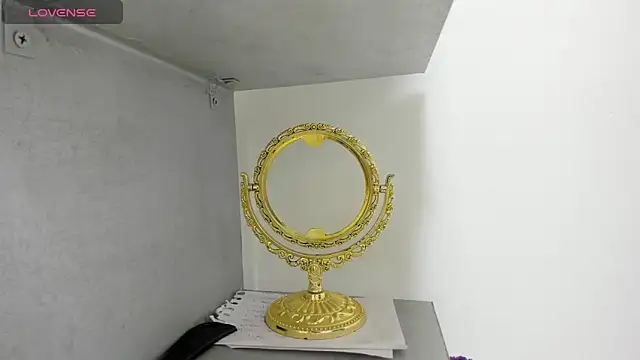 Snapshot of Cherllynn chatting on 11.10.25 Cherllynn online show from 11.10.25