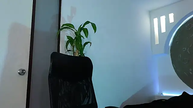 Tatianabr 01 online show from 12.14.25