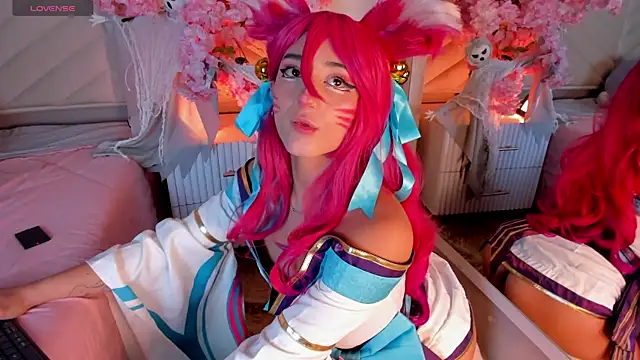 miia  baker online show from 10.31.25