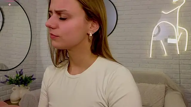 Snapshot of Wendy_D0ll chatting on 02.25.26 Wendy D0ll online show from 02.25.26