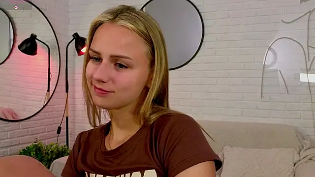 Snapshot of Wendy_D0ll chatting on 03.24.26 Wendy D0ll online show from 03.24.26