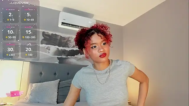 Snapshot of Aprillbrunette chatting on 09.15.25 Aprillbrunette online show from 09.15.25