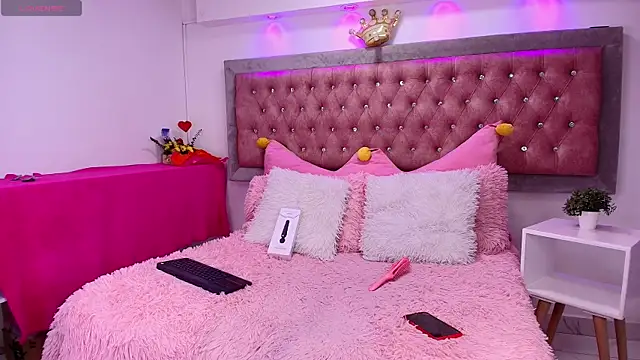 Snapshot of Tayzon_Foxxx chatting on 03.17.25 Tayzon Foxxx online show from 03.17.25