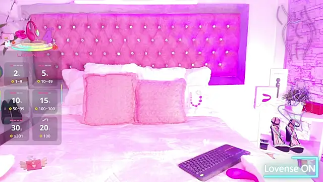 Snapshot of Tayzon_Foxxx chatting on 09.16.25 Tayzon Foxxx online show from 09.16.25