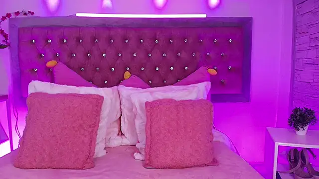 Snapshot of Tayzon_Foxxx chatting on 10.01.25 Tayzon Foxxx online show from 10.01.25